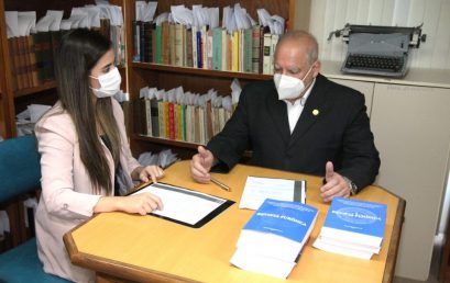La Revista Jurídica de la Universidad Católica realizó la donación de libros a la Biblioteca del Poder Judicial